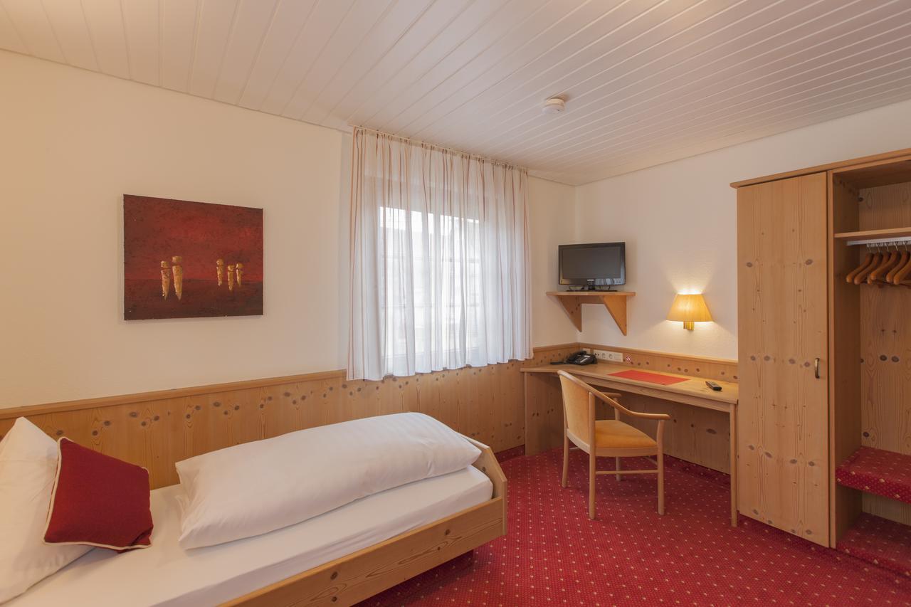 Loewen Hotel & Restaurant Wendlingen am Neckar Esterno foto