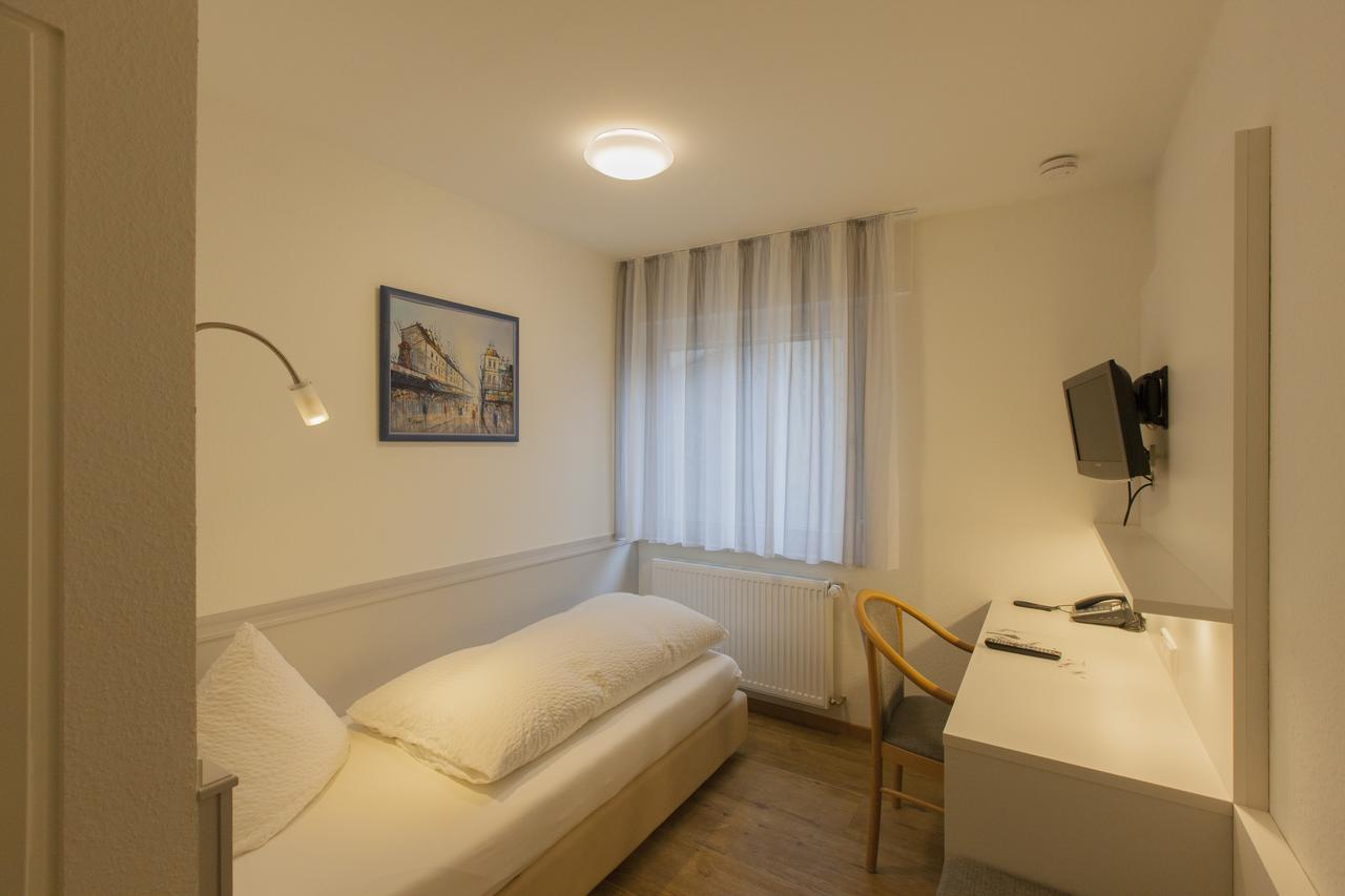 Loewen Hotel & Restaurant Wendlingen am Neckar Esterno foto